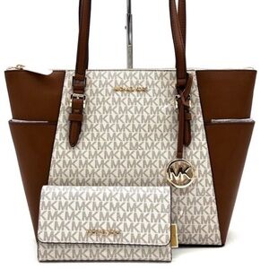 Michael Kors Large Charlotte lote Bag & Trifold Wallet Vanilla